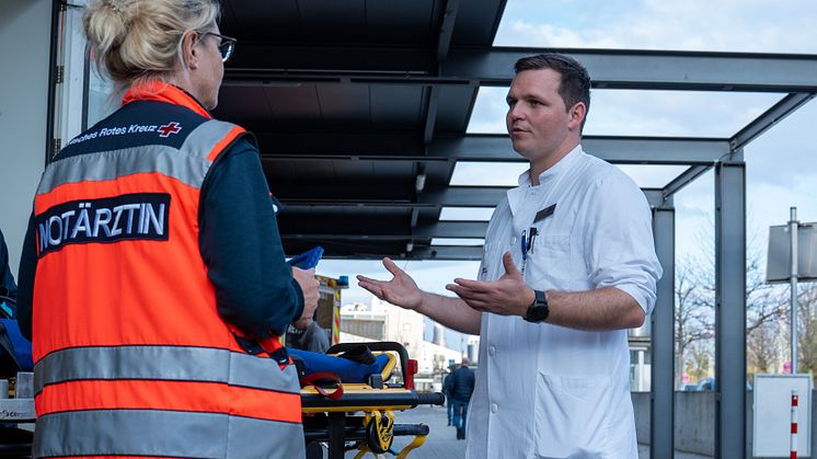 Foto_Dr-Jan-Steffen Pooth-mit-Notärztin_2024