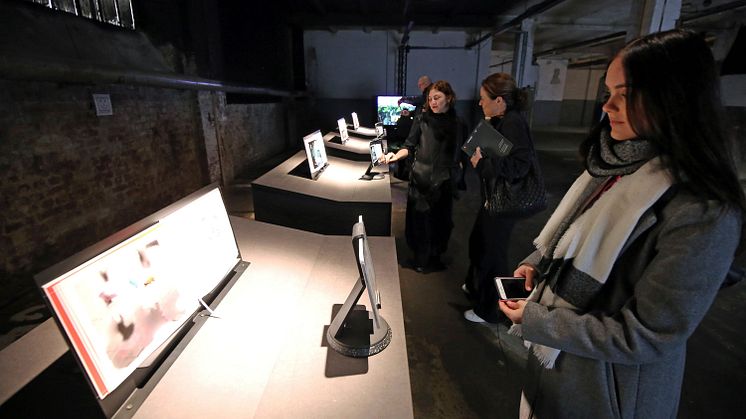 Blick in die Ausstellung „DIMENSIONS. Digital Art since 1859“ 