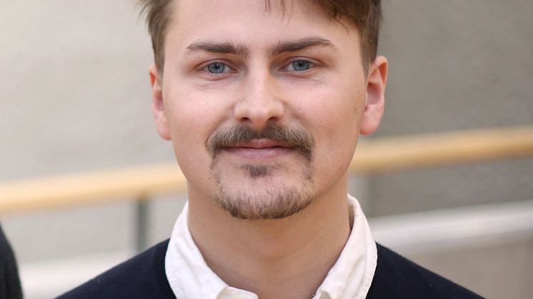 Chalmers-student tilldelas årets ÅForsk Entreprenörsstipendium.