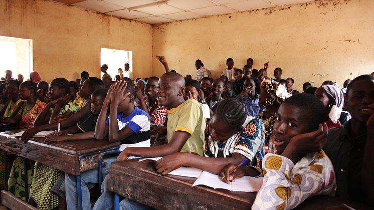 Myggnät och TV-tittande bekämpar malaria i Mali 