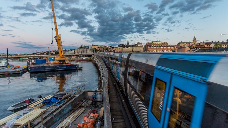 Resenärerna har kunnat resa på antingen den Röda eller Gröna linjen över Söderströmsbron i sommar. Foto: Danish Saroee
