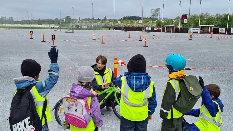 Cykelskola för barn med Stockholm Bike