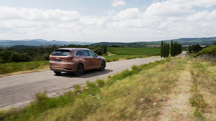 2024_mazda_cx-80_mc_act_1.jpg