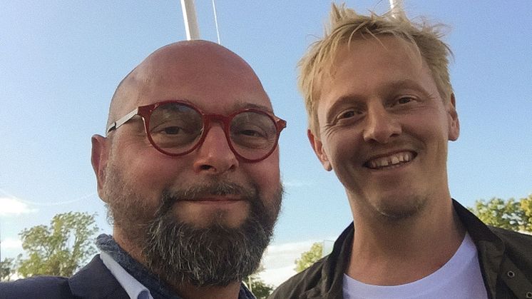 Jasper Gramkow Mortensen med Thure Lindhardt.jpg