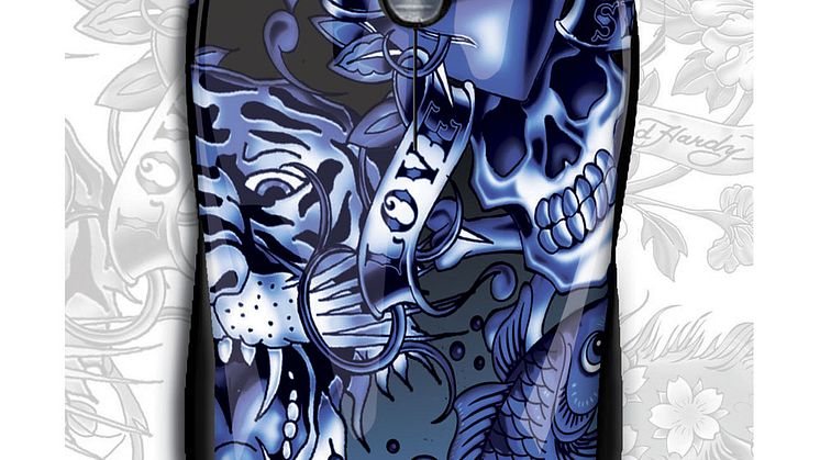 Ed Hardy's tattoo-design framför datorn.