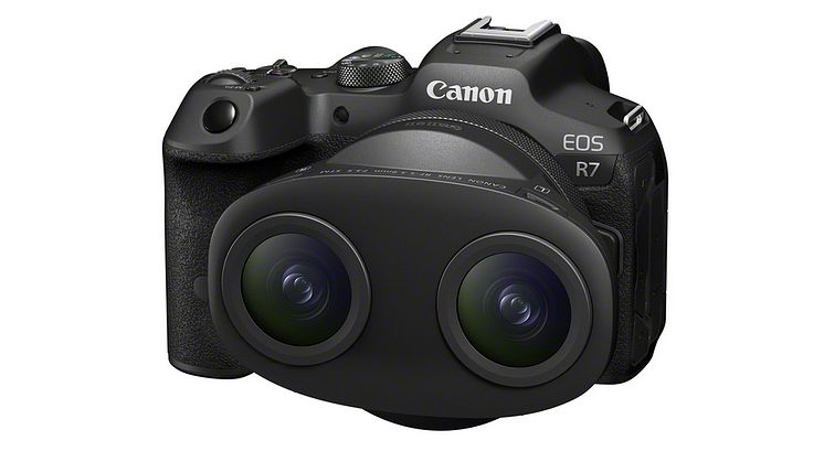 RF-S 3.9mm F3.5 STM DUAL FISHEYE_with_EOS R7_Slant_Extra.jpg