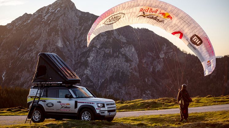Land Rover Defender 110 med Autohome-taktelt* som sørger for å gi idrettsutøvere og medhjelpere restitusjon, og et trygt og komfortabelt sted å hvile.