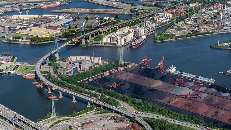 The Köhlbrand Bridge in Hamburg (c) HPA, Martin Elsen