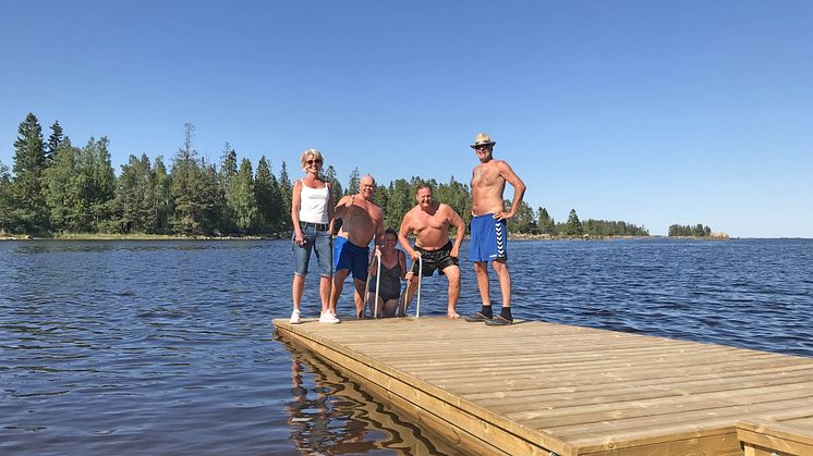 Officiell premiär för badbryggan på Axmar Brygga 13 juni.