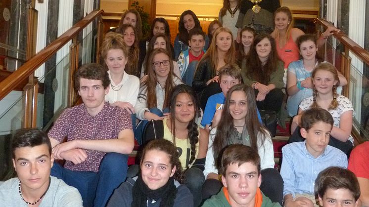 Mayor says ‘Hola’ to students from Valencia