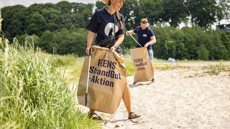 Auf Fehmarn findet jedes Jahr die Flensburger StrandGut-Aktion statt, bei der gemeinsam Müll gesammelt wird © Flensburger Brauerei