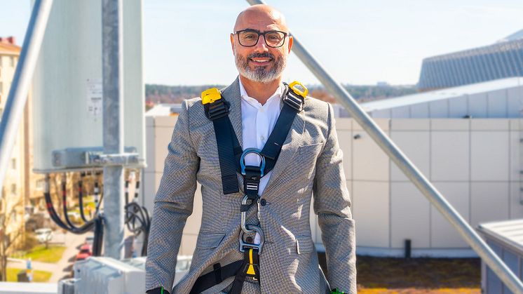 Haval van Drumpt, vd för Tre Sverige, vid 5G-mast nära Globen när nya höghastighetsnätet invigs som ger mycket höga hastigheter i innerstäderna i Stockholm, Göteborg, Malmö, Norrköping, Linköping, Jönköping och Helsingborg. 