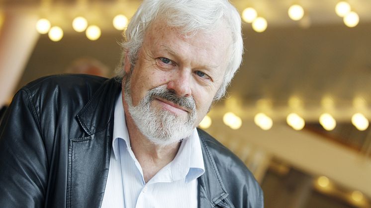 Ottar Grepstad med ny bok: "Språksansen. Kalender om alle verdas språk"