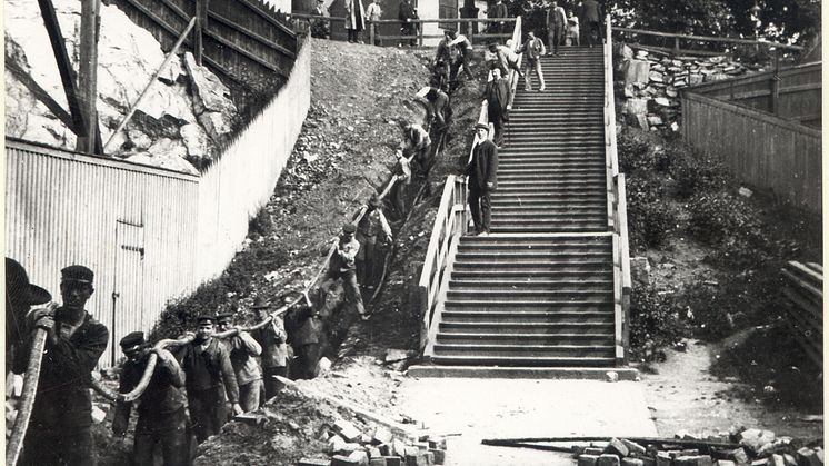 Elledning grävs ner vid Stora Badhusgatan 1907 - Foto - Göteborgs stadsmuseum.jpg