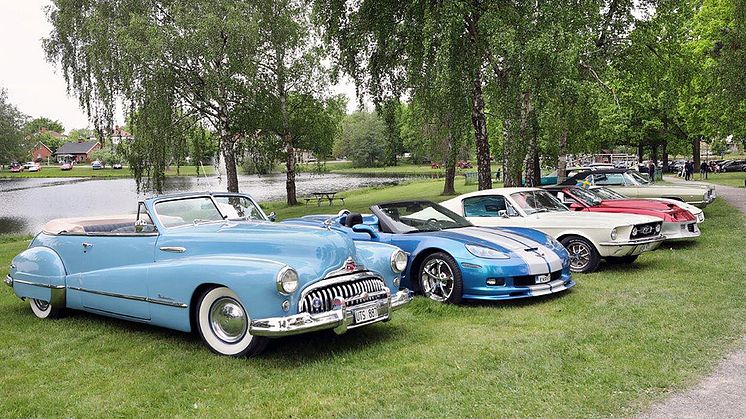 Motorhistoriska dagen firades traditionsenligt på nationaldagen den 6 juni. Årets vinnare av arrangörstävlingen Kultur på väg finns i Emmaboda. I bakgrunden ER-sjön.