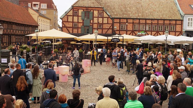 Måns Zelmerlöw spelar live på Lilla Torg i Malmö