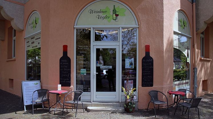 Außenansicht (Coppiplatz) des Weinhaus Vogler mit Freisitz