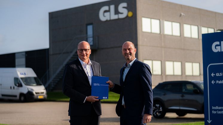 Fra venstre ses Managing Director i GLS Denmark, Steen Kristensen og CEO i Gråkjær, Henrik Skaarup.
