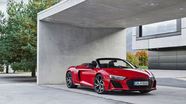 Audi R8 V10 RWD Spyder (Tangorød)
