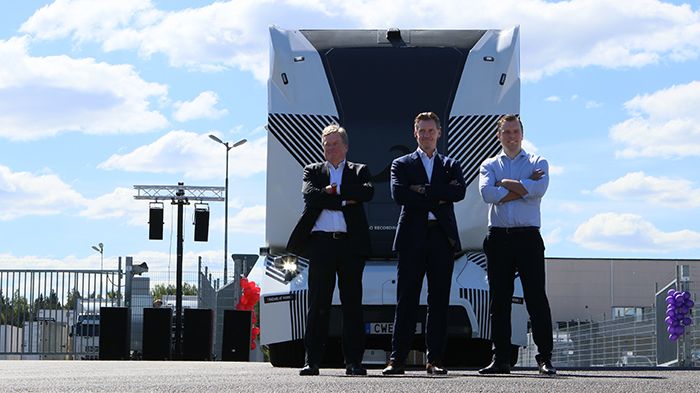 Världspremiären skedde den 15 maj där Robert Falck, grundare och vd för Einride, DB Schenkers vd Jochen Thewes och Mats Grundius, vd för DB Schenker Cluster Sweden, Denmark, Iceland var värdar för evenemanget som lockade mycket press.