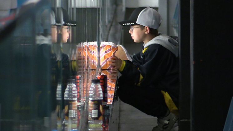 Redan i hockeyallsvenska premiären var vi på plats på Hovet med familjer som bjudit in släktingar, kompisar och lagkamrater för att titta på matchen. 