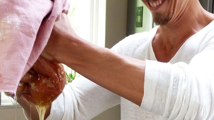 Paul Svensson kramar egen honung