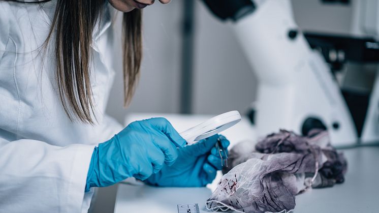 Forensic research proves that textile fibres can be transferred between clothing without contact