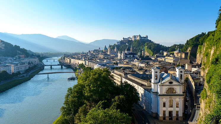Salzburg_Altstadt_Salzach_Tourismus