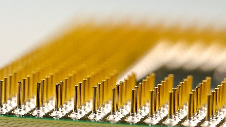 Elektriskt ledande lim är ett bra alternativ i situationer där till exempel komponenterna på ett kretskort inte tål lödning eller då skärmande egenskaper är önskvärda.