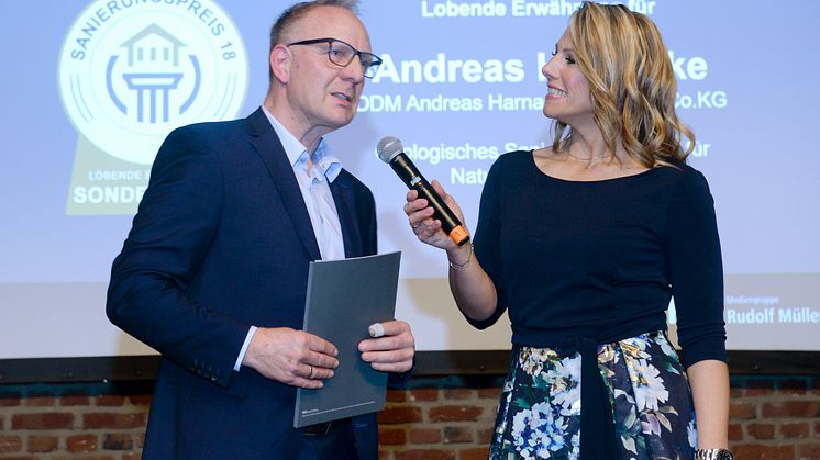 Für sein ökologisches Sanierungskonzept bei einer denkmalgeschützten Arztvilla sprach die Jury  der Andreas Harnacke GmbH & Co. KG eine Lobende Erwähnung für „Nachhaltigkeit“ aus.
