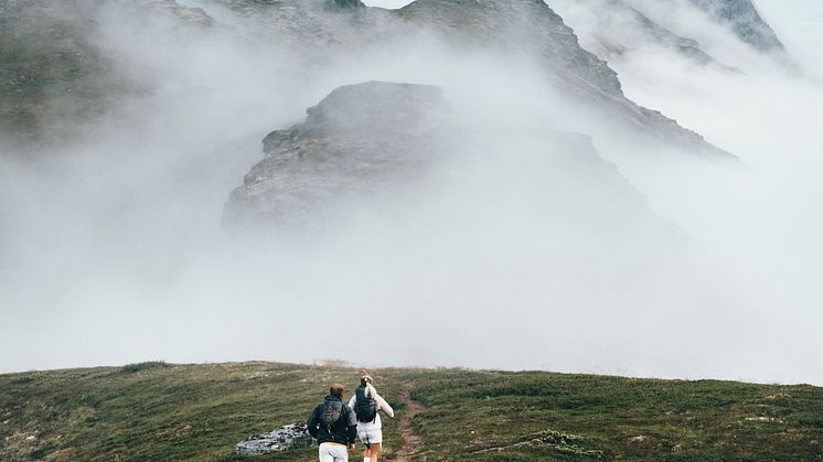 Y-LightLine-Fast-Hike-HKKH