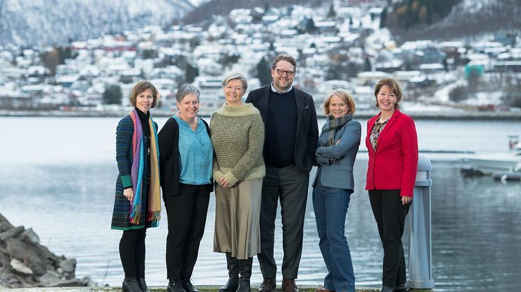 Fra høyre: Merete Kristiansen (Akvaplan-niva), Åse Åtland (NIVA), Marianne Frantzen (Akvaplan-niva), Pål Molander (NIVA), Gunn Berit Olsson (Nofima) og Bente Torstensen (Nofima). (Foto: er Lars Åke Andersen/Nofima).