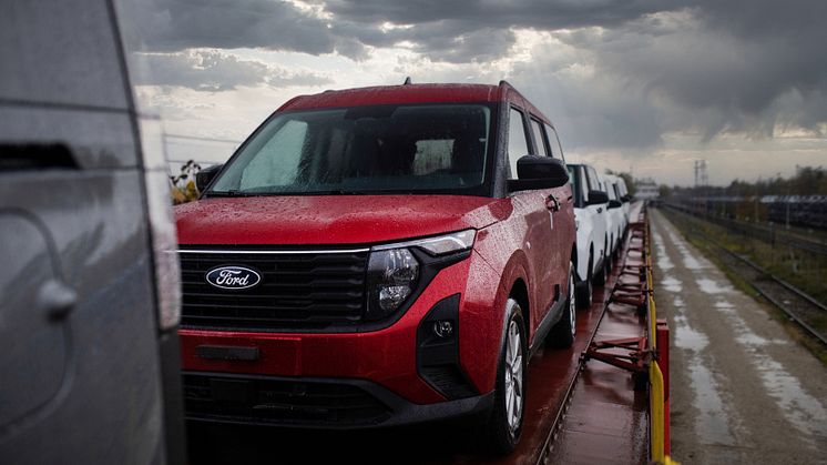 Primele unități Transit Courier și Tourneo Courier produse de Ford Otosan la Craiova pleacă spre clienții din Europa și Turcia