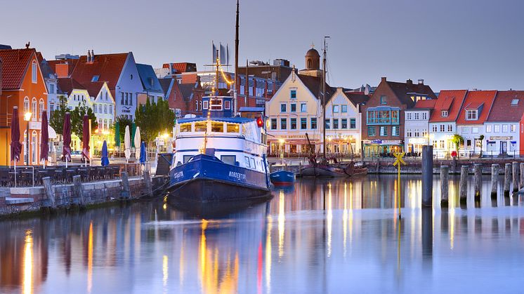 Husum_Altstadt_am_Binnenhafen,_Nordfriesland