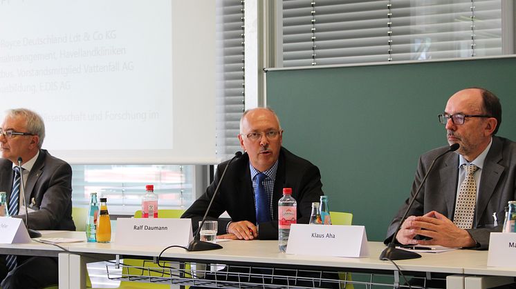 „Dual studiert – Erfolg in der Region“ – Auftaktveranstaltung zum Ausbau dualer Studienangebote im Land Brandenburg