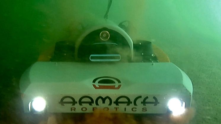 Armach Robotics HSR (Hull Service Robot) on a ship’s hull.