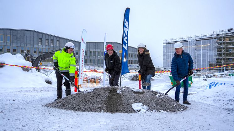 Från vänster: Ida Snäll (Lindbäcks), Mikael Westerlund (LKAB), Johanna Frelin (Riksbyggen) och Mats Taaveniku (Kiruna kommun).