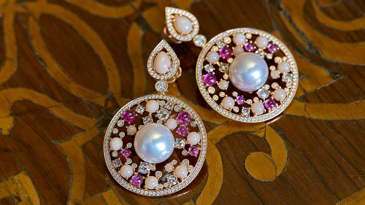 Queen Charlotte earrings 04
