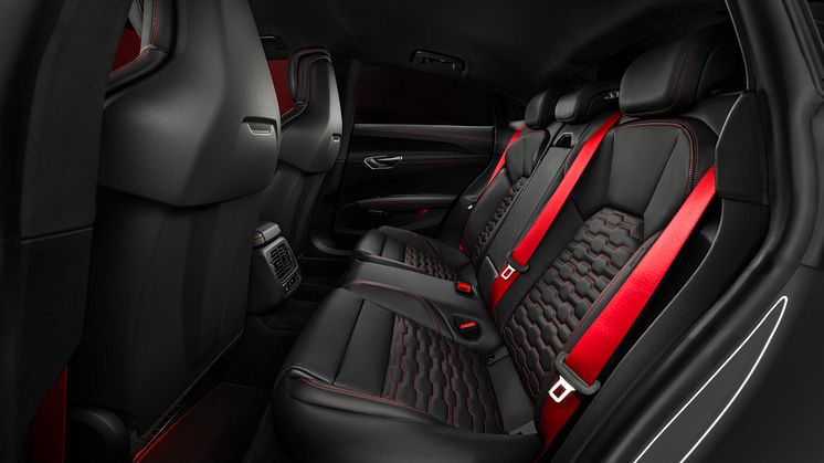 Audi RS e-tron GT (Nimbusgrå perleeffekt)