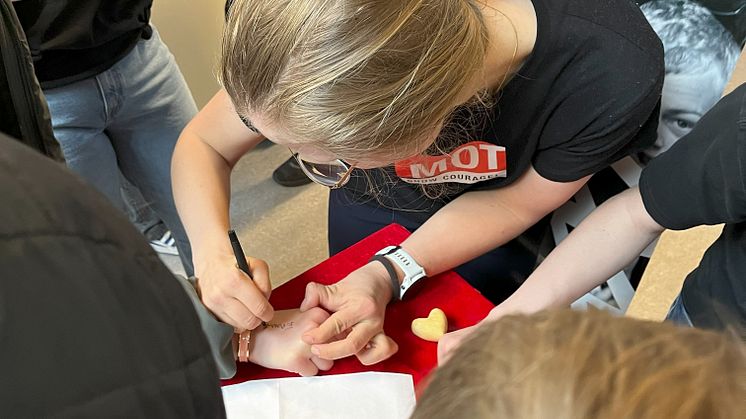 Emma Lund på besøg på MOT-skole