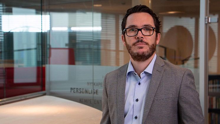 Simployers juridiske HR- og ledelsesrådgiver Jørgen Brostrøm sier det er en del ting arbeidsgiver og arbeidstaker ikke kan avtale seg bort fra. Her er sju av disse. FOTO: Simployer