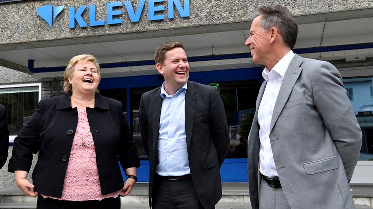 Statsminister Erna Solberg, konsernsjef i Hurtigruten Daniel Skjeldam og administrerende direktør ved Kleven Ståle Rasmussen. Foto: Olav Thokle