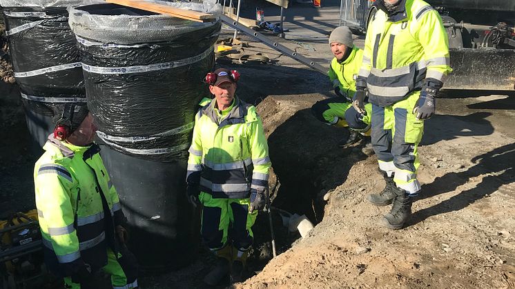 Vår målsättning är att vara klara med nedgrävda sopkärl på sju av kommunens badplatser innan sommarens badsäsong.