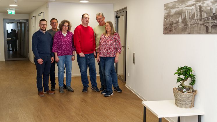  v.l.n.r.: Spendenbeauftragter Sebastian Nicolai, Rainer Möller und Sandra Lütteke (Hephata) bedanken sich herzlich bei Daniel, Klaus und Ulrike Neidert für die großzügige Spende für das neue Hephata-Wohnhaus für Menschen mit Behinderungen in Flieden