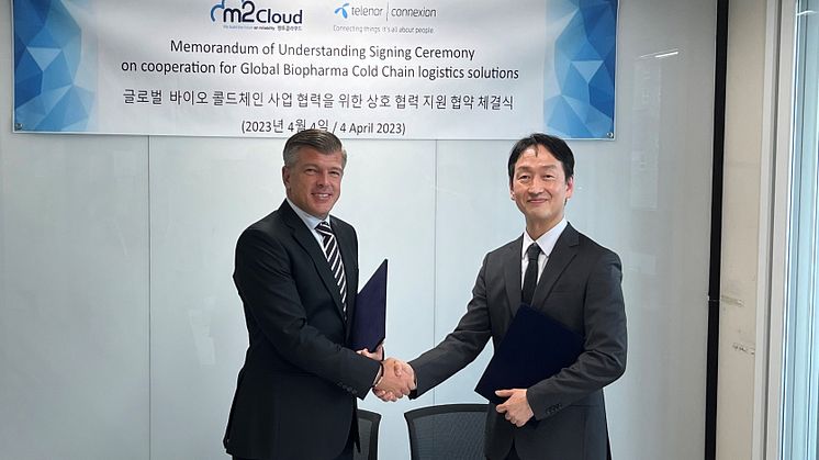 Mr Seth Ryding, CSO Global at Telenor Connexion, and Mr. Jinsoo Moon, CEO of M2Cloud at the signing ceremony.