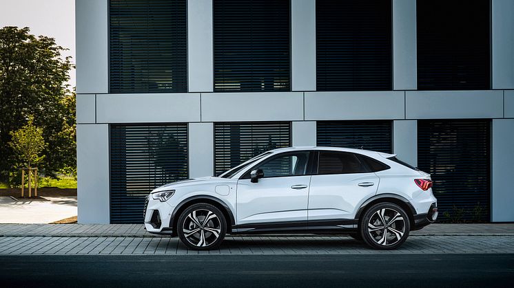 Audi Q3 Sportback 45 TFSI e (Gletsjerhvid)