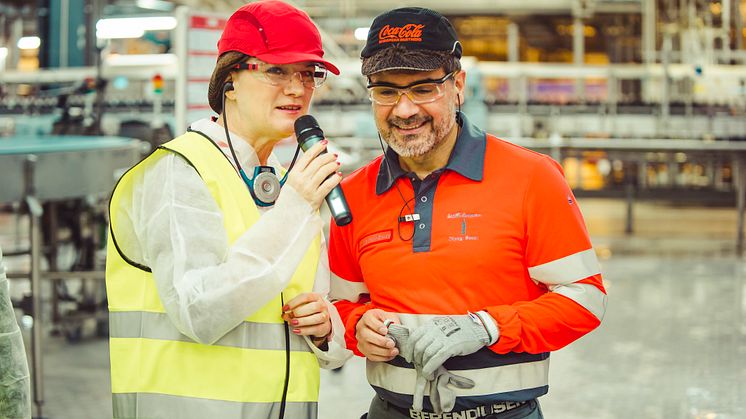 Foto: Jonas Forsberg.  EU- och handelsminister Ann Linde besöker Coca-Cola European Partners i Jordbro