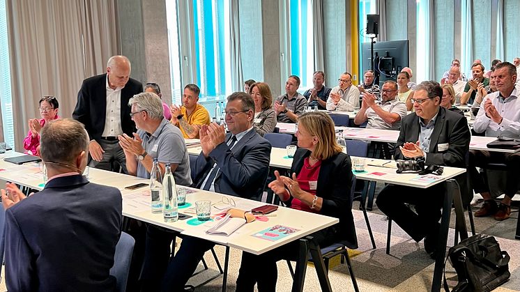 Höhepunkt des diesjährigen Quality Office Consultant Tags war die feierliche Verabschiedung von Prof. Dr. Dieter Lorenz.  Bild: IBA