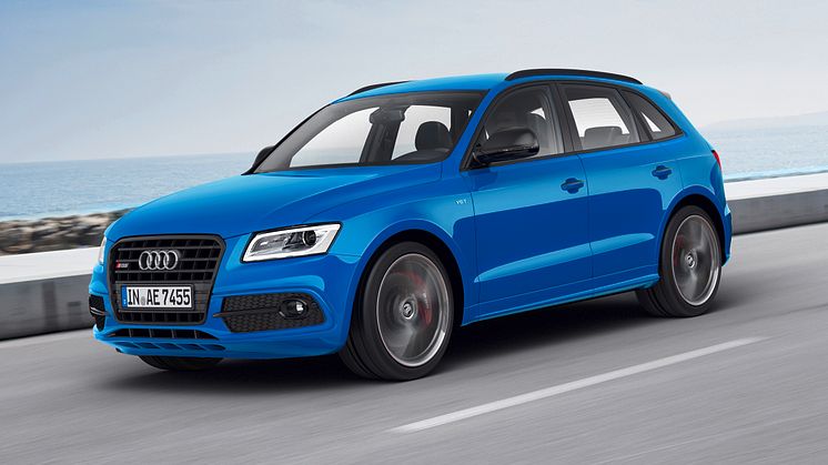 Audi SQ5 TDI plus - crystal effect paint finish Ara Blue front dynamic