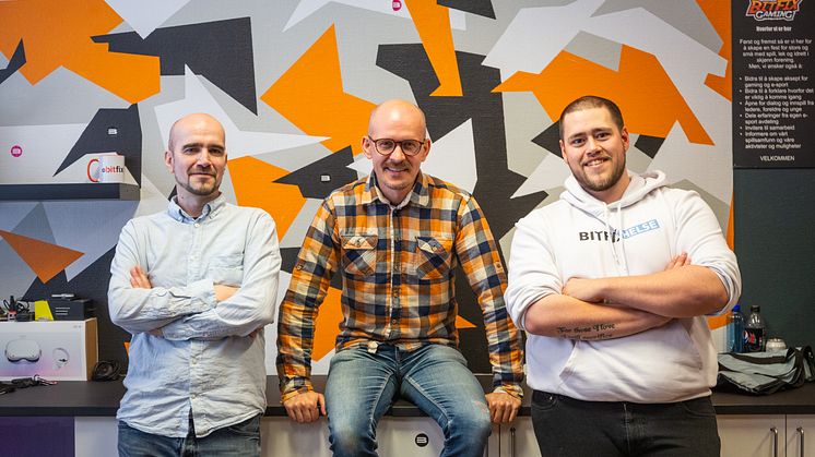 Fra venstre: Geir Ove Røe, grunnlegger av e-sportklubben Bitfix, Lasse Holanger, lege og grunnlegger av Bitfix Helse, og Mikael Johansen, daglig leder i Bitfix Helse. Foto: Nadia Caroline Andersen